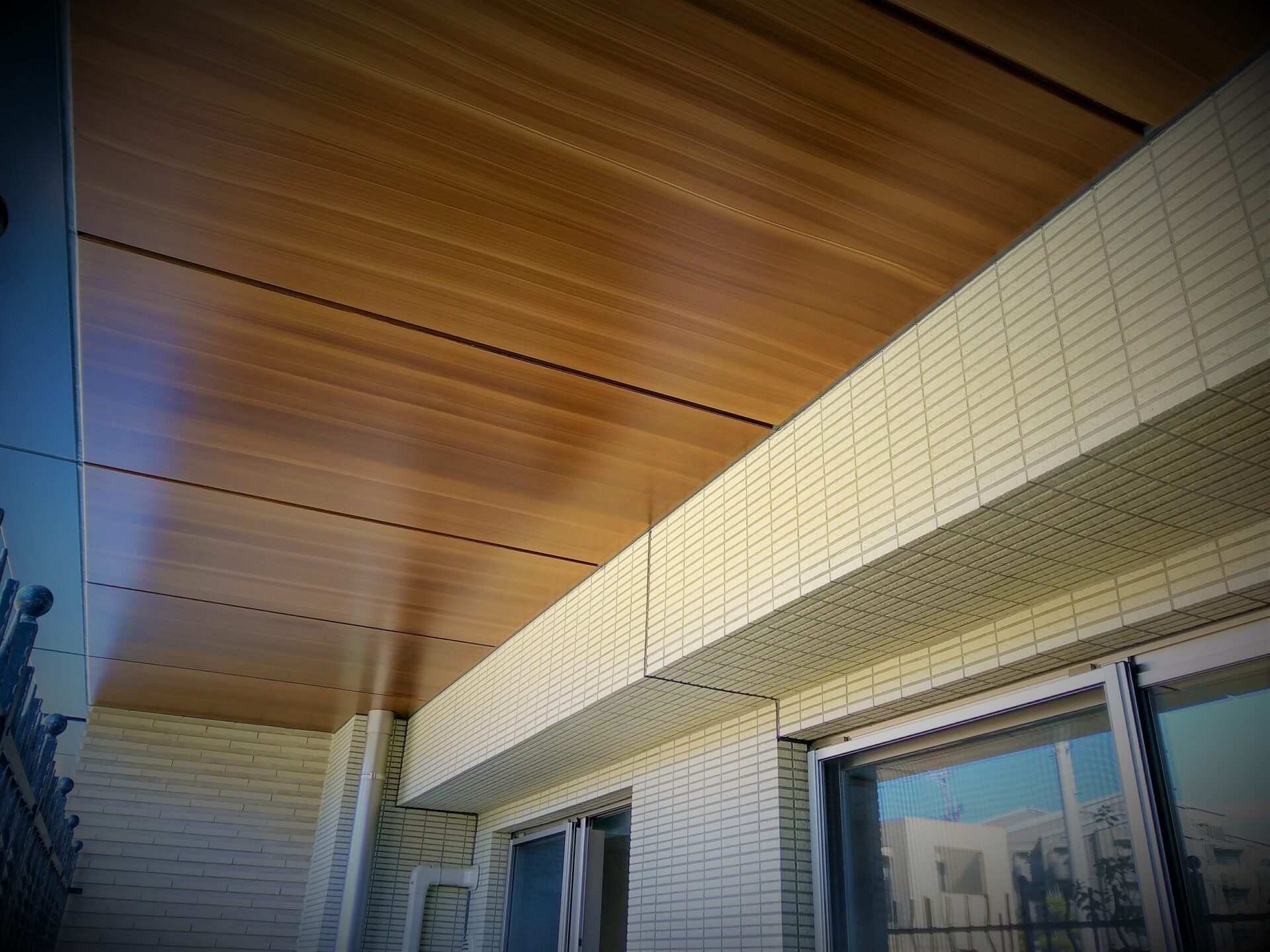 マンションの天井に木目調のフッ素樹脂焼付塗装を行いました@名古屋市